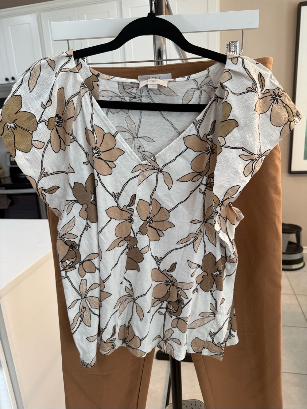 LOFT Tan Slacks & Floral Blouse Set Women's 8 Pants Large Top